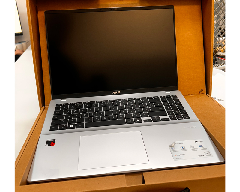 ASUS Vivobook 16 X1607QA-MB006W - moćan laptop sa Snapdragon X1-26-100 procesorom