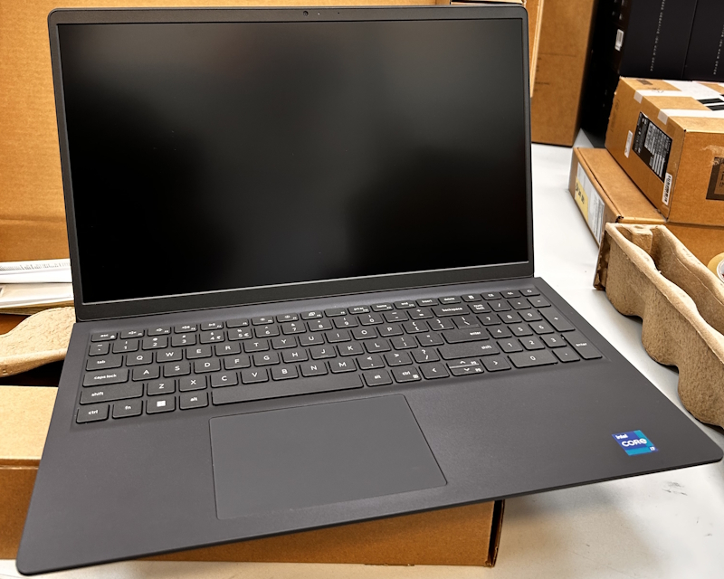 Dell Vostro 3530 15.6" FHD 120Hz i7-1355U 32GB 512GB SSD Intel Iris Xe Laptop - Outlet