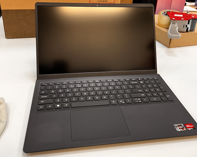 Dell Inspiron 3535 15.6" FHD 120Hz AMD Ryzen 5 7520U 8GB 512GB SSD Laptop – Outlet
